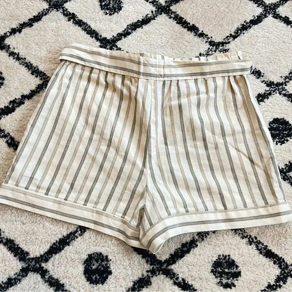 BCBGeneration Cream/Olive Herringbone Stripe Paperbag Pull On Shorts Size Medium